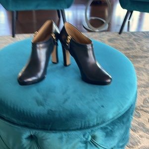 Salvador Ferragamo ladies ankle style size 8 black no defects